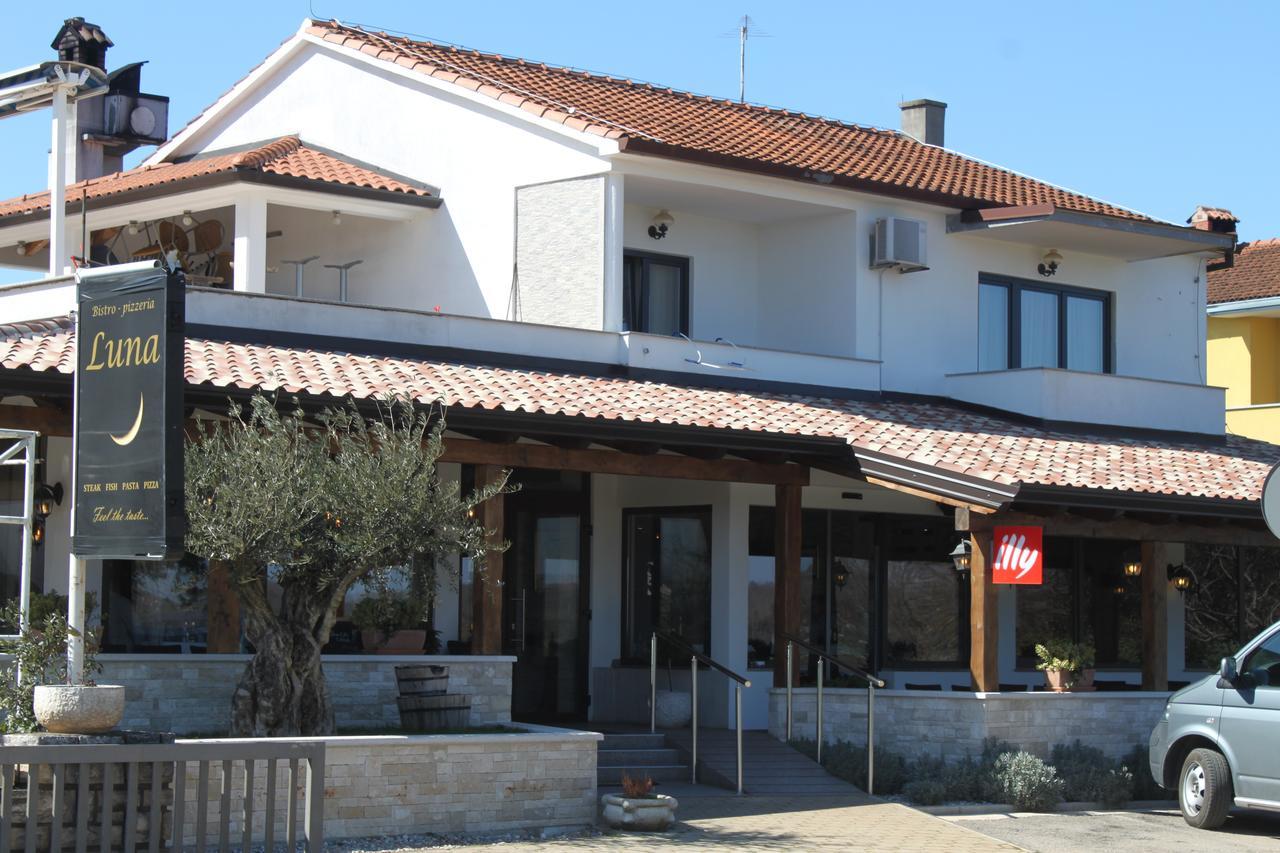 Boutique Rooms Luna Umag Exteriör bild