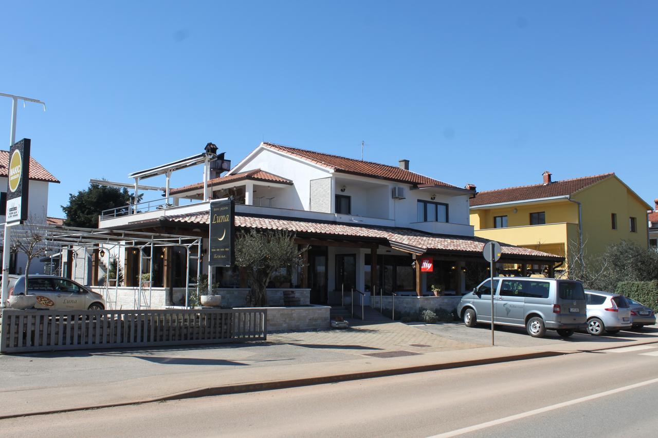 Boutique Rooms Luna Umag Exteriör bild